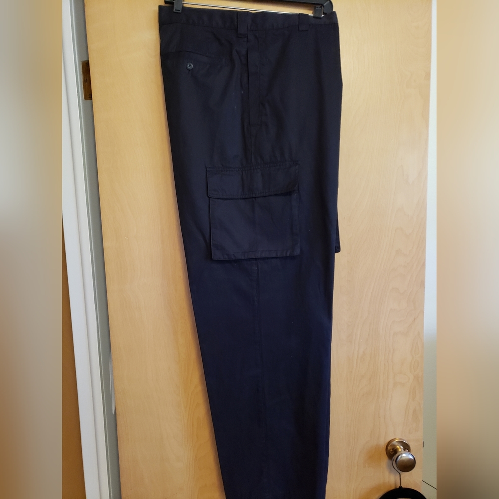 NWT Black golf "performance" cargo pants by Ashworth 38"waist, 32" inseam.
